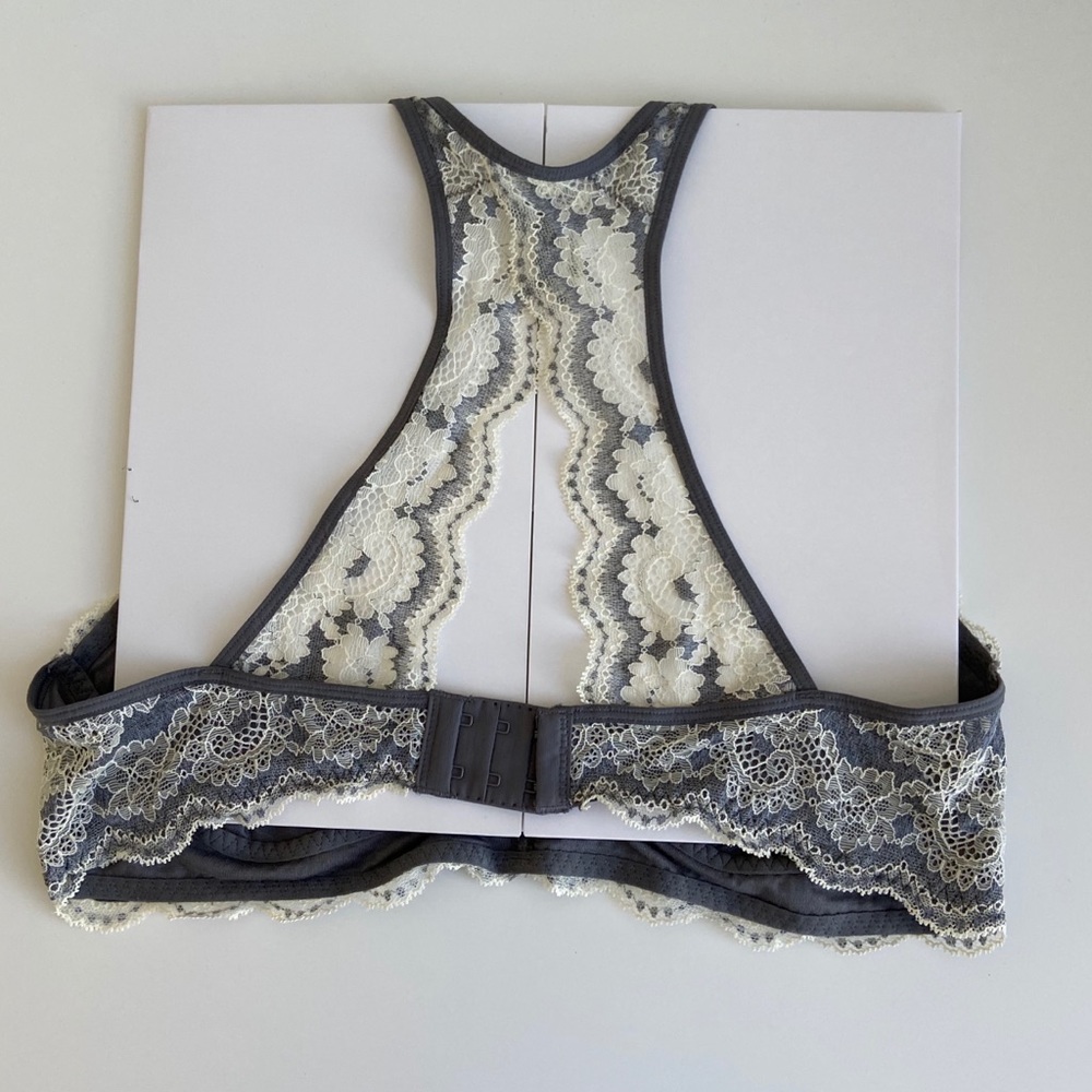 2 Bralettes - Picture 5 of 9
